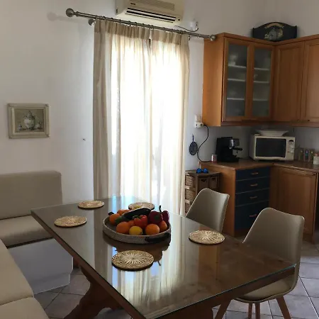 Violeta Family Livadia パロス島