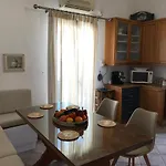 Violeta Family Livadia Paro