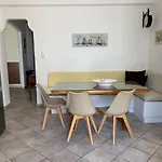 Violeta Family Livadia Paro